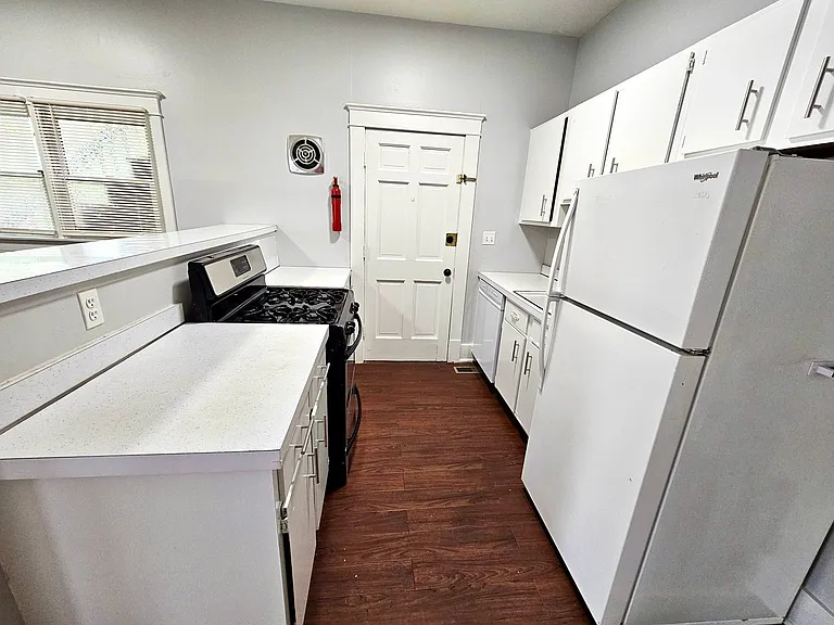 1406 S. 1st Street — Photo 11