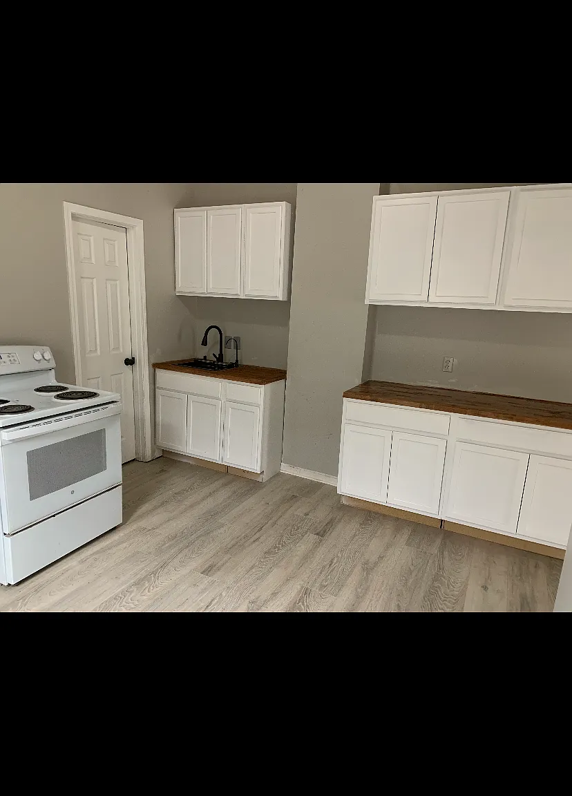 3 bed, 1.5 bath, $1,300 — Photo 3