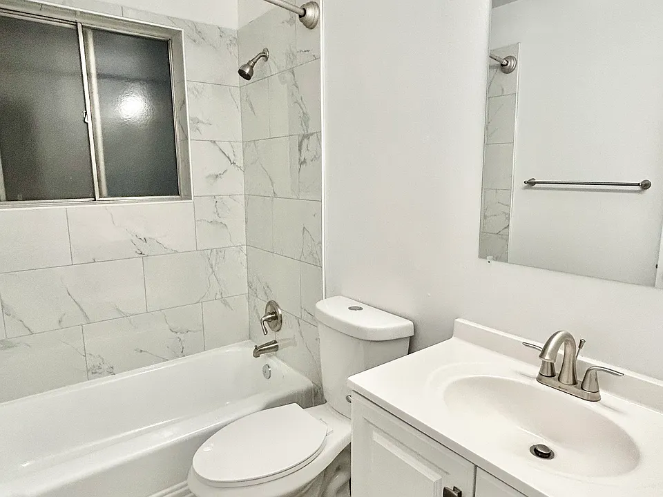 Experience luxury living with this beautifully designed bathroom featuring contemporary finishes. Experience luxury living with this beautifully designed bathroom featuring contemporary finishes.