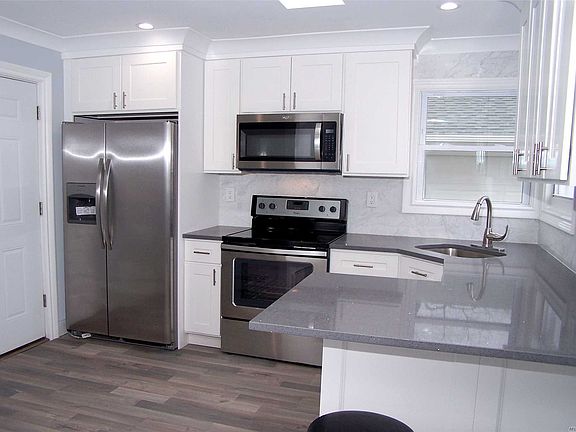 3rd image of 95 E Booker Ave