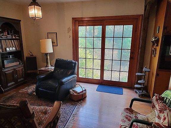 4th image of 42 Elm Ave