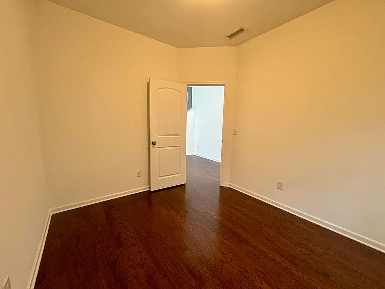 1507 Kellys Landing Dr — Photo 3