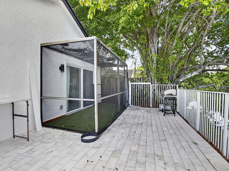 16709 SW 5th Ct — Photo 38