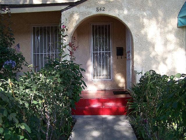 2nd image of 842 N Mansfield Ave