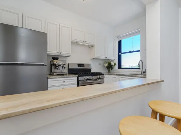 2821 Kings Highway image 8 of 22