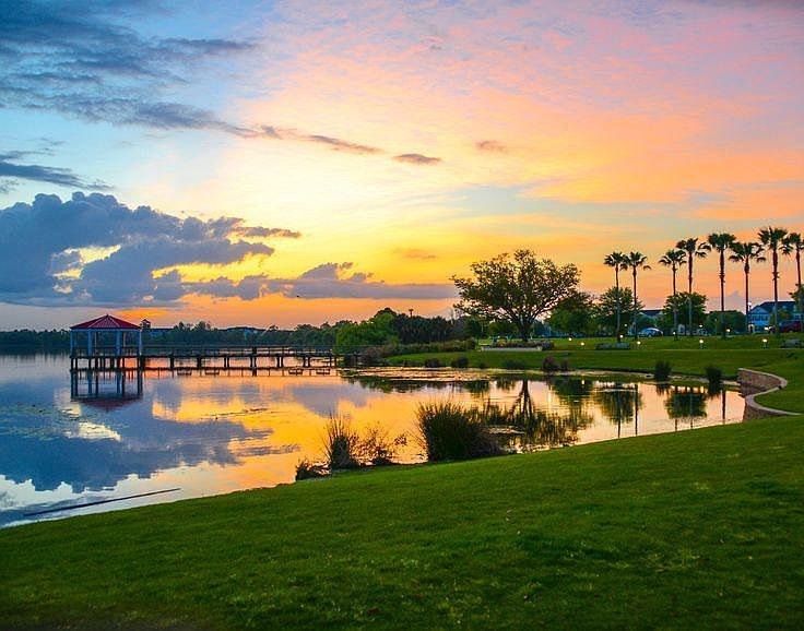 Walking distance to the lake