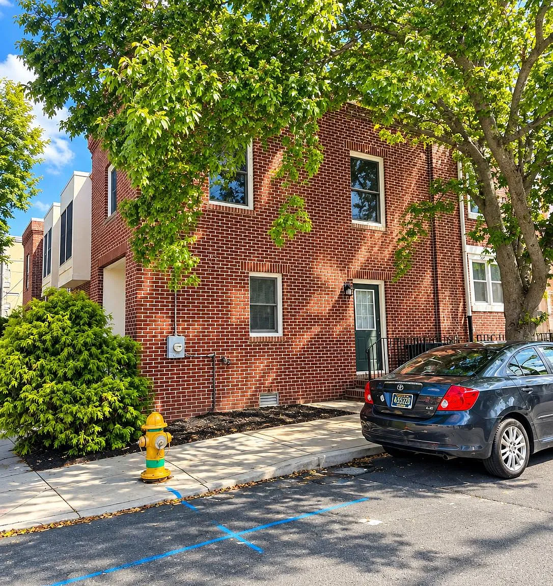 Studio, 1700 sqft, $2,375 — Photo 3