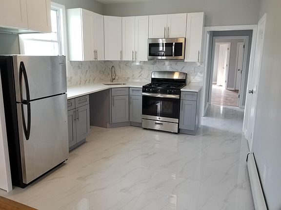2nd image of 372 N 6th St APT 1R