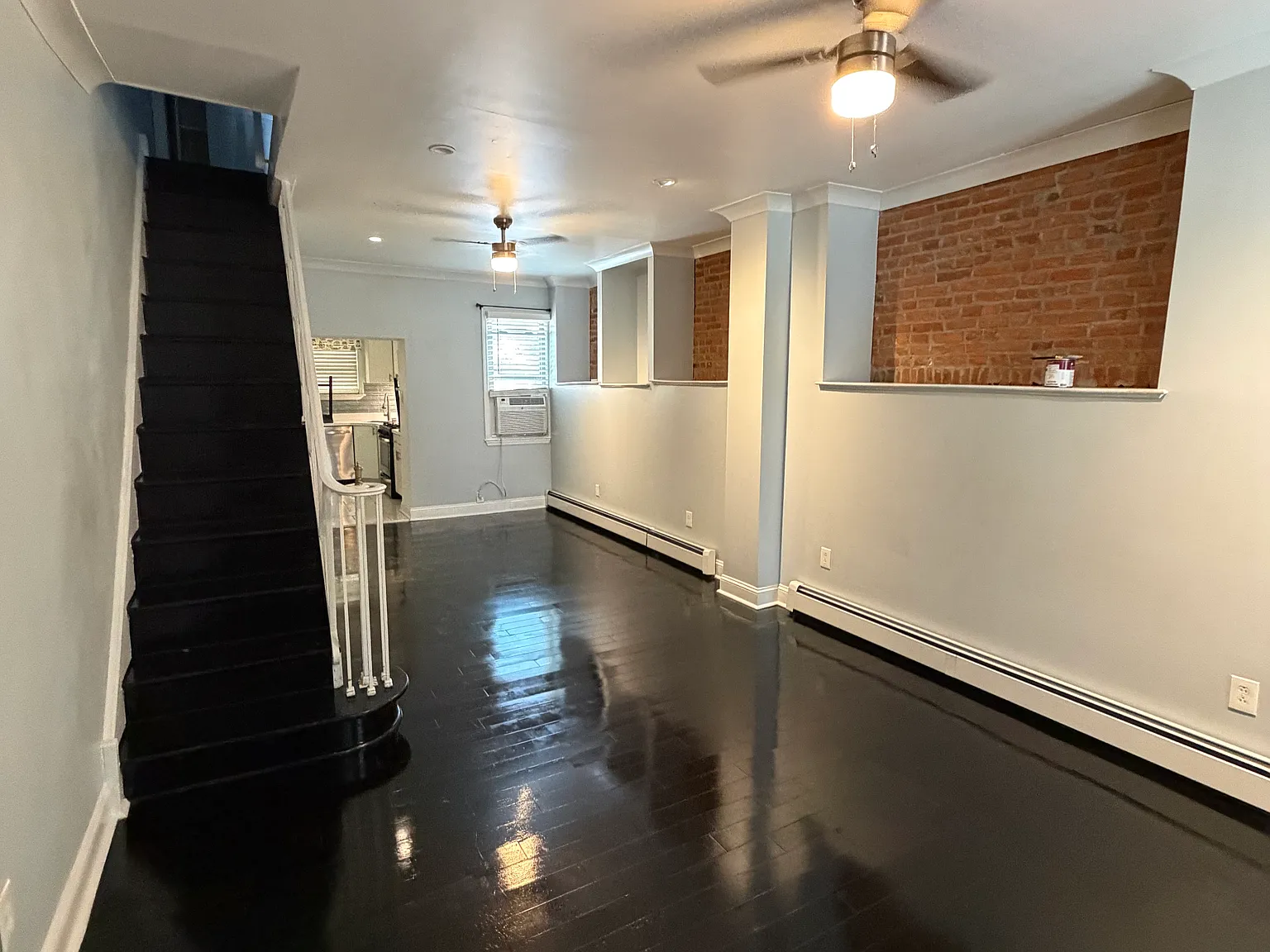 2 bed, 825 sqft, $1,600 — Photo 2