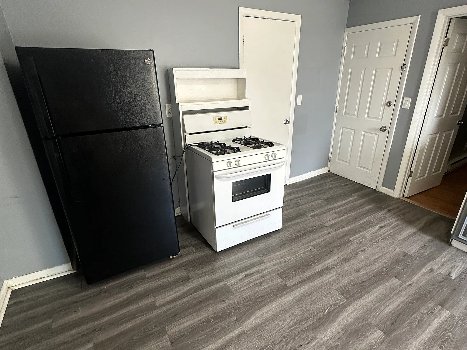 2 bed, 700 sqft, $1,200 — Photo 2