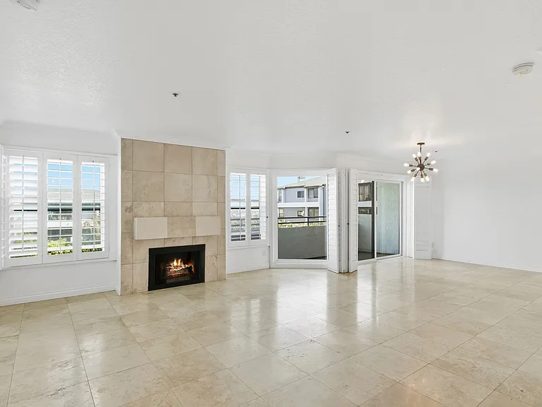 260 Cagney Ln #114 — Photo 4