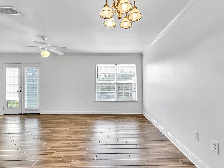 735 Majestic Dr — Photo 12