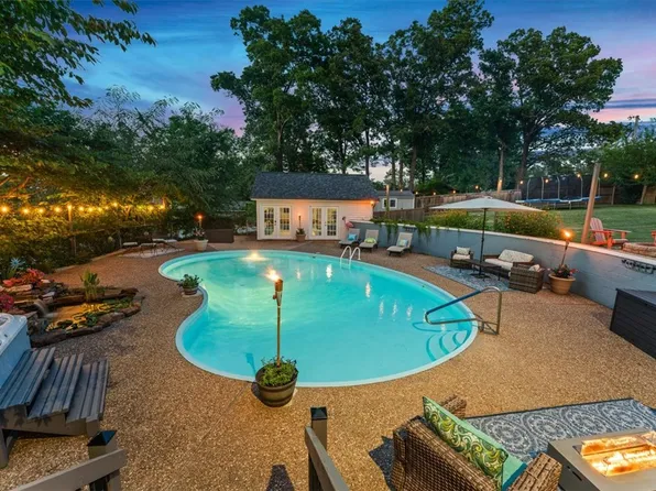 702 Dewoody Dr, Bentonville, AR 72712