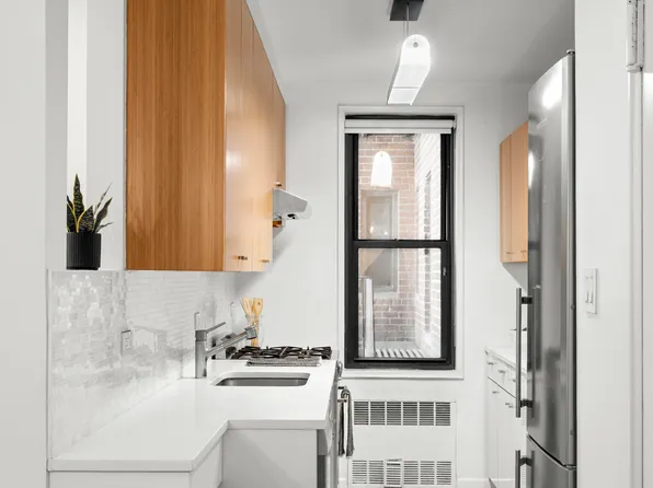 100 West 12th Street image 11 of 13