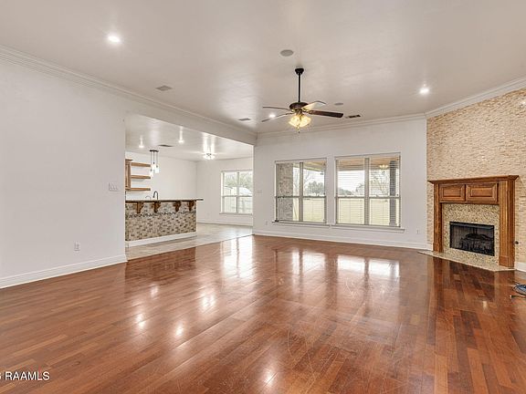 3rd image of 225 Woodhaven Rd