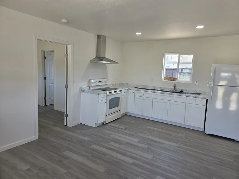 3215 W Capitol Ave #2 — Photo 6