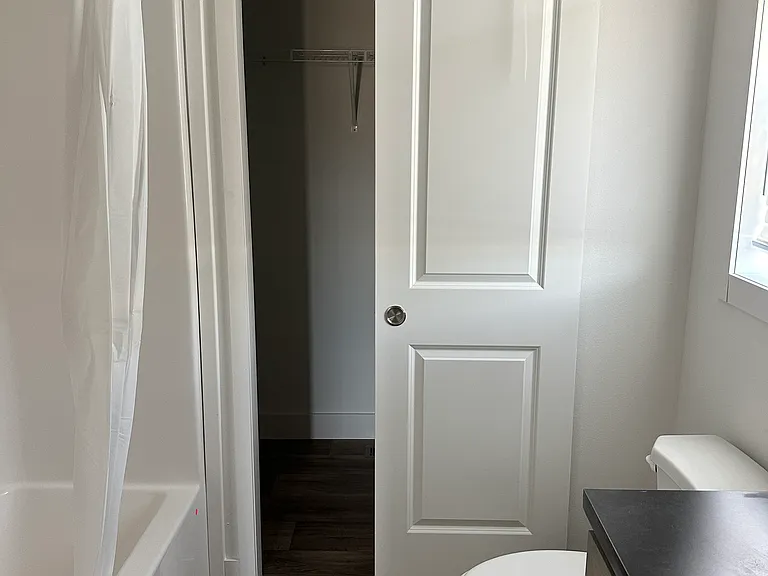 310 E 36th Pl — Photo 5