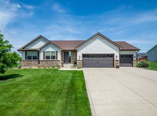 7403 Longboat Dr, Johnston, IA 50131