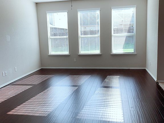 3rd image of 3800 Juniperio St