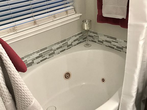 3rd image of 7414 Airline Dr