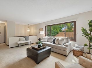 6324 Saint Johns Dr, Eden Prairie, MN 55346
