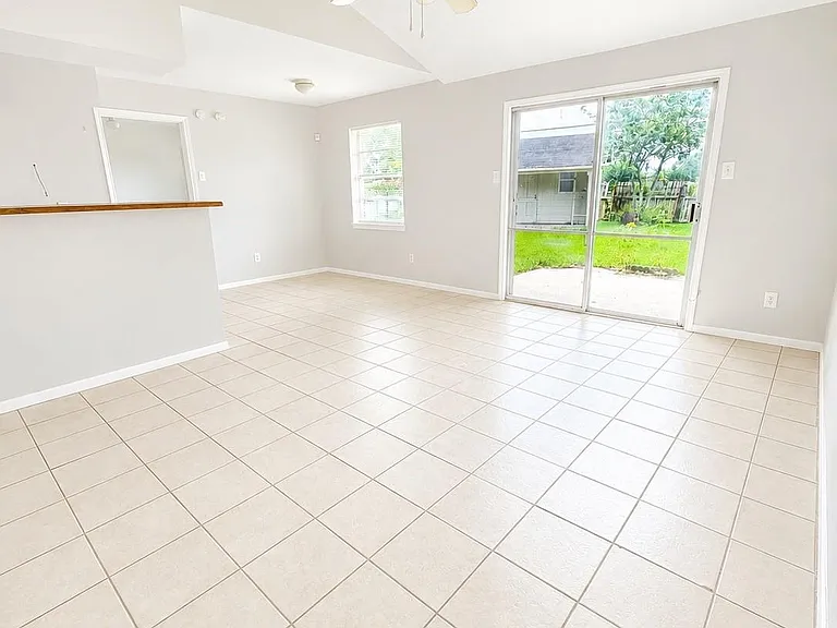 4006 Dalmatian Dr — Photo 5