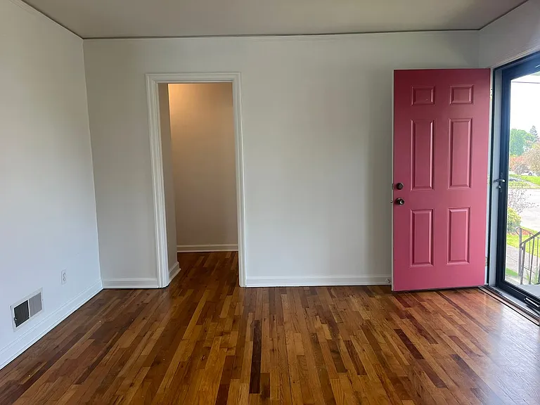 128 N Saratoga St — Photo 3