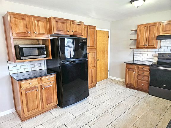 4th image of 40 Chad Cir