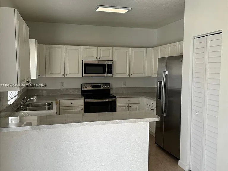 4100 NE 24th Dr — Photo 5