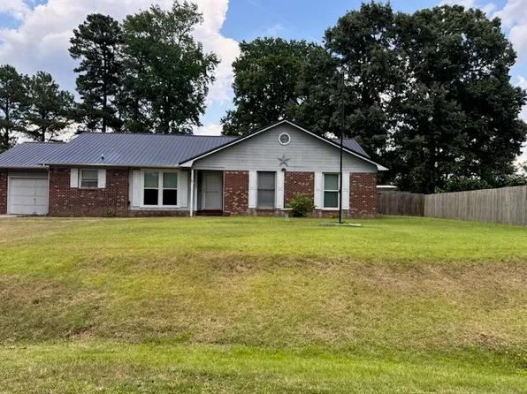 133 Holly Ln, Raeford, NC 28376