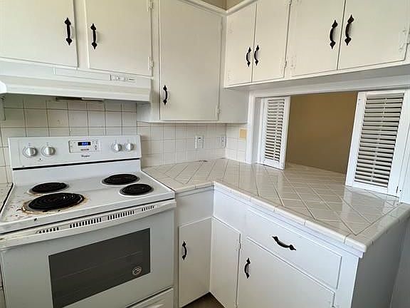 5th image of 1407 Southline St #L