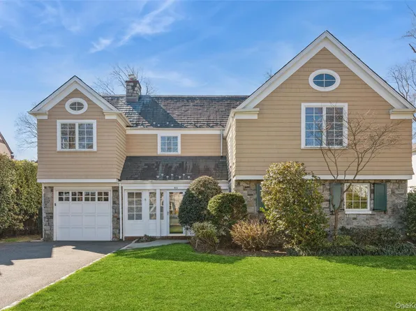 46 Wyatt Road, Garden City, NY 11530