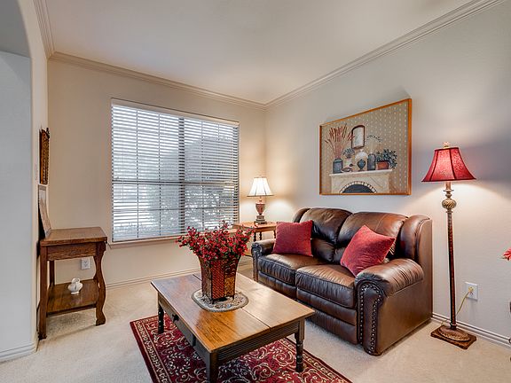 4th image of 843 Luxor Ct