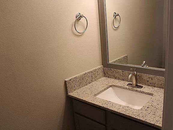 4th image of 893 W Peachtree Dr #1
