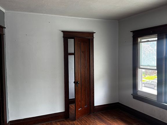 3rd image of 28-30 Electric Ave #Up