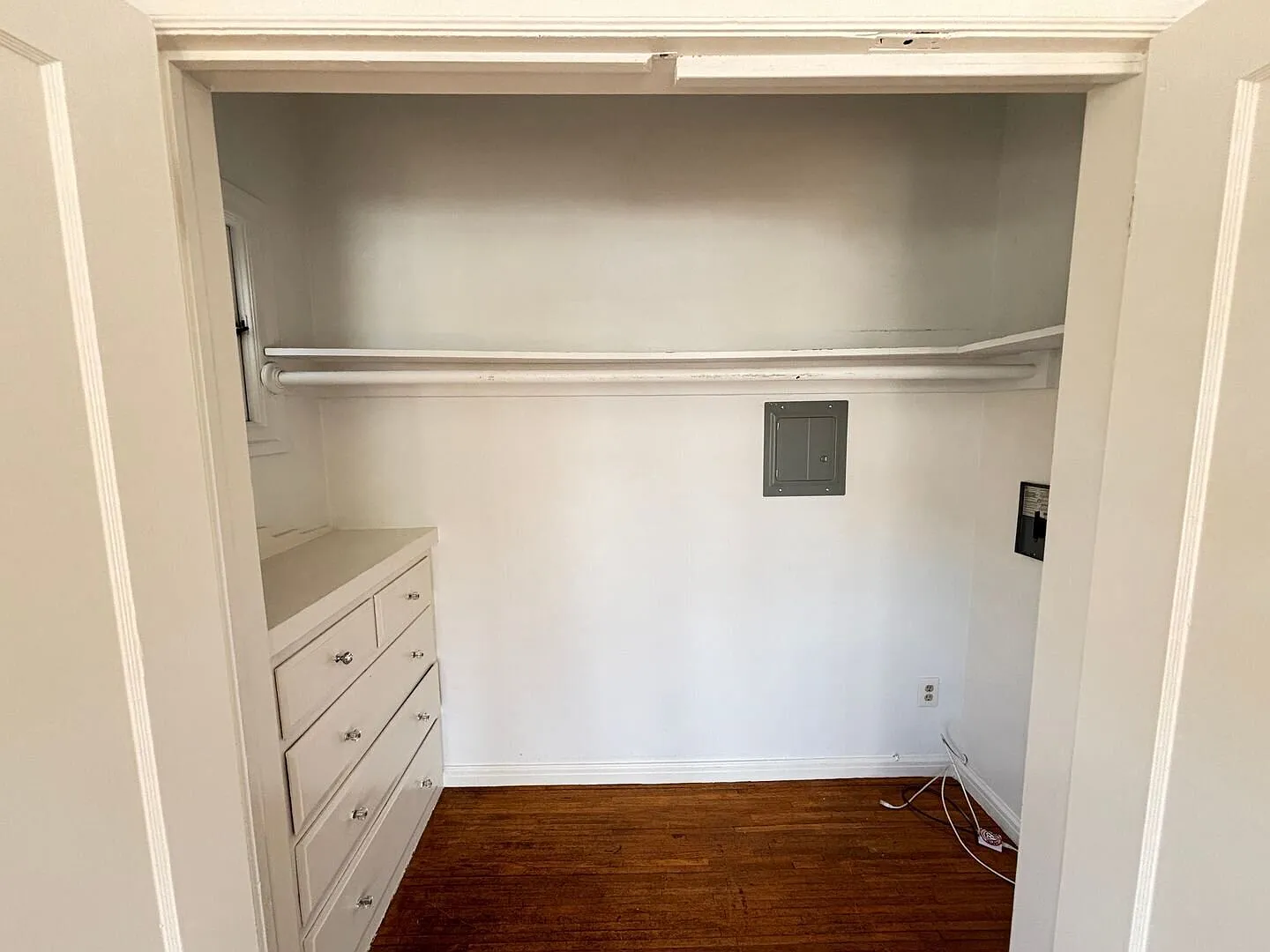 Spacious one bedroom in quiet location, easy parking! — Photo 4