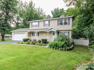 5 Country Fair Ln, Glenville, NY 12302