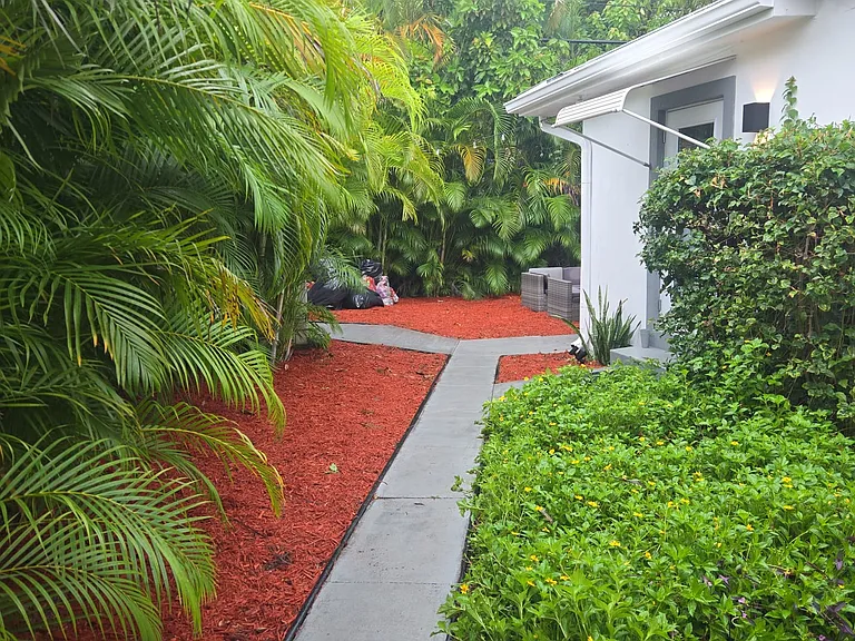 844 SW 13th Ct — Photo 3