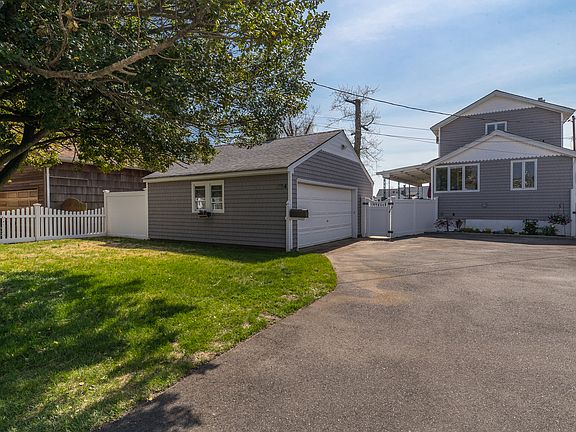2nd image of 824 Guy Lombardo Ave
