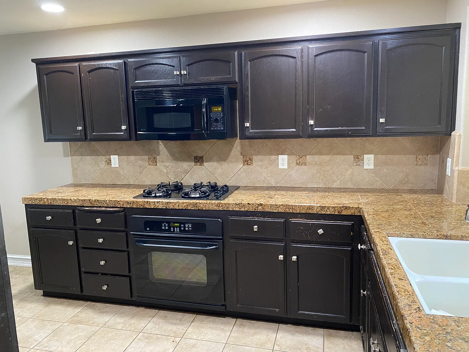 3 bed, 1872 sqft, $2,500 — Photo 4