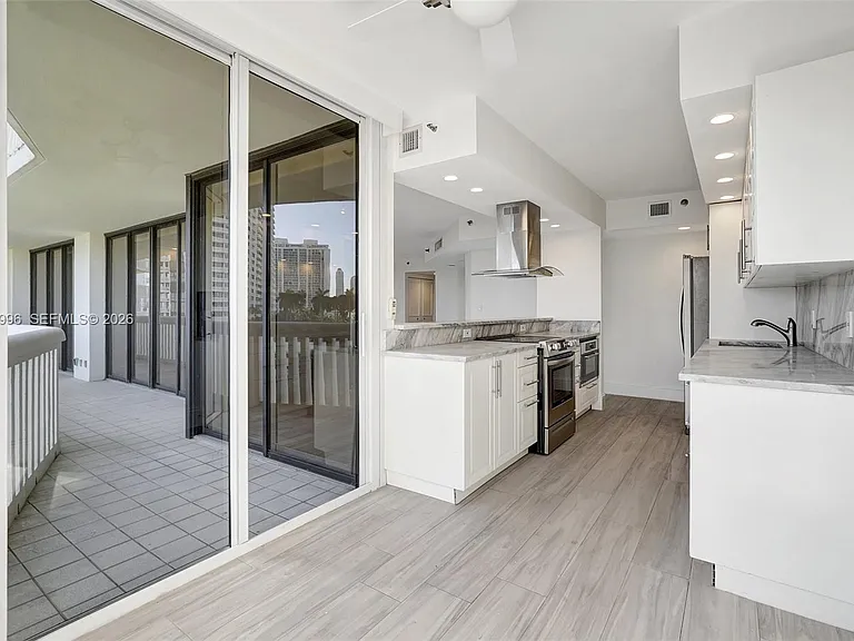 1000 Island Blvd #707 — Photo 19