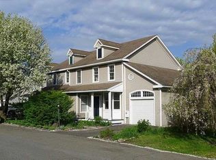 1 Van Winkle Rd, Hudson, NY 12534