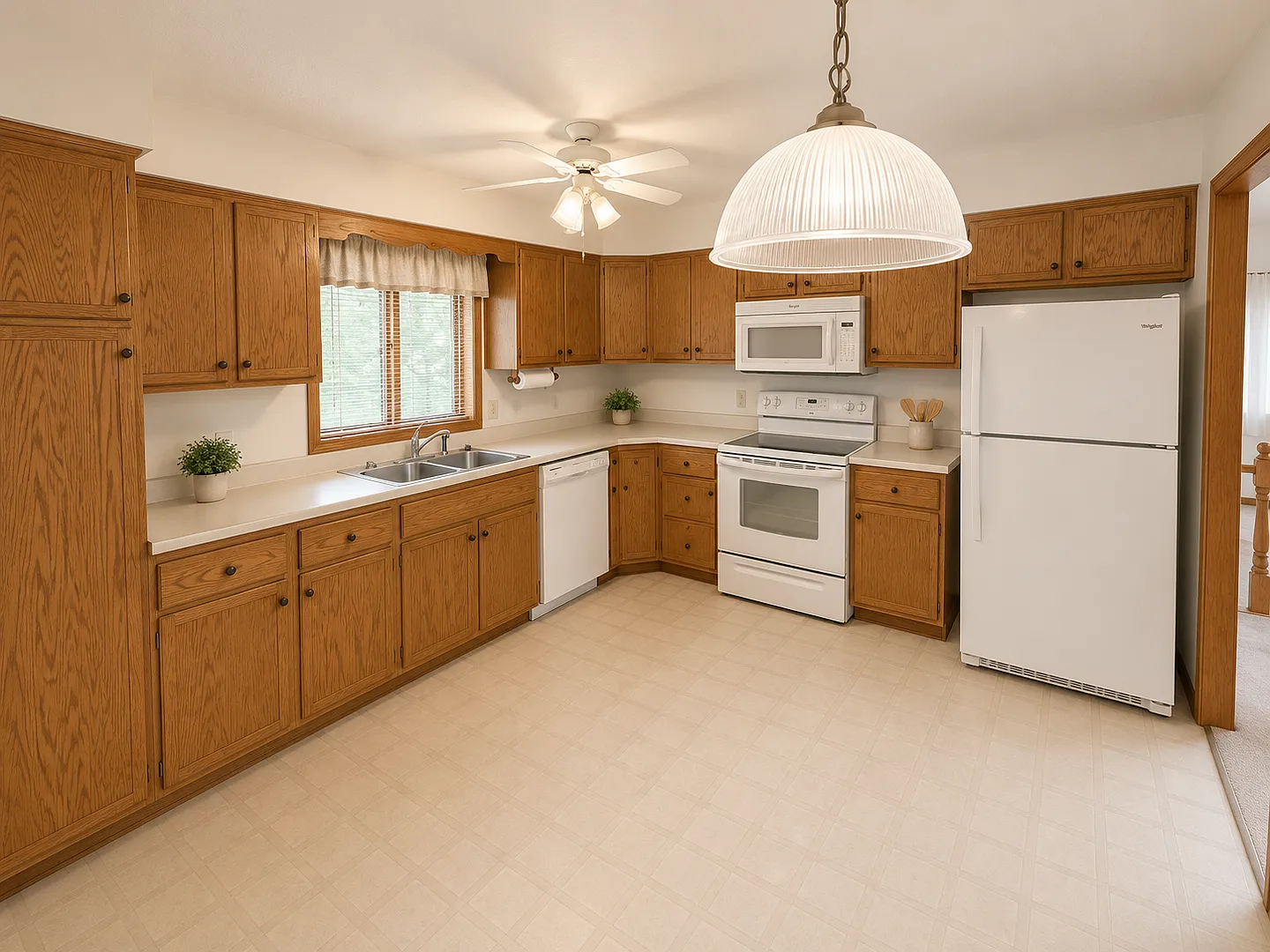 Spacious 4-Bedroom, 3-Bath Home with Huge Garage & Built-In Storm Shelter! — Photo 4