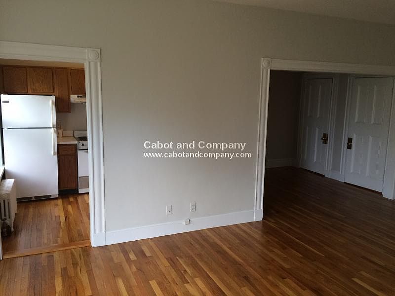 2nd image of 475 Beacon St #3FF