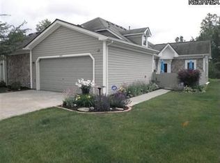 552 Houghton Rd, Sagamore Hills, OH 44067