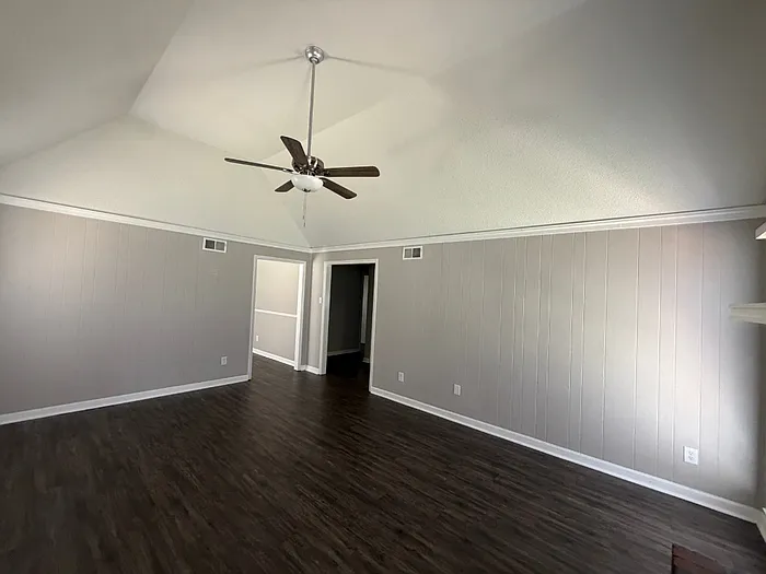 3 bed, 2.0 bath, 1488 sqft, $1,745 — Photo 3