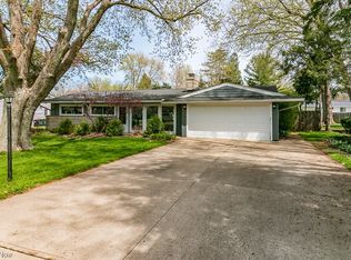 6173 Cedarwood Rd, Mentor, OH 44060