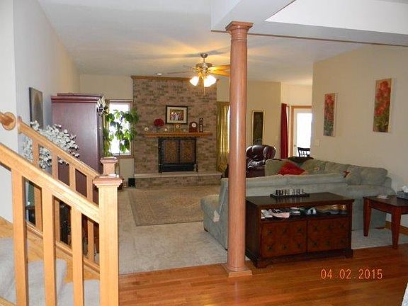 5th image of 901 S Debra Ln