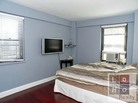 Sold by LoHo Realty | media 2