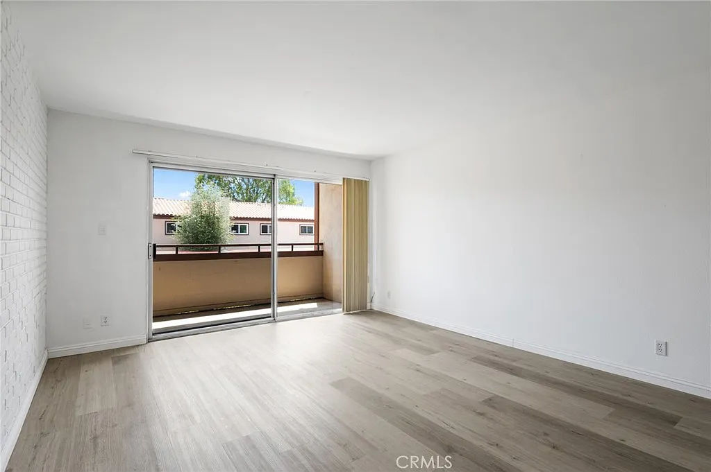 2 bed, 1071 sqft, $3,200 — Photo 4